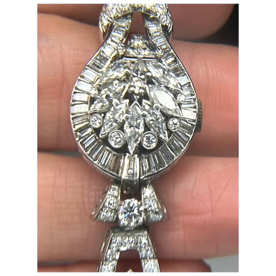 Silver necklace with a teardrop-shaped pendant on a hand